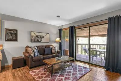 Image de Beautiful Views! King Bed, 1 Mile to Silver Dollar City, 2 Pools! | 2-8