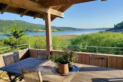 Image de Chalet avec terrasse au bord du lac