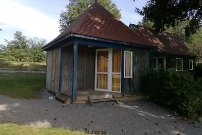 Image de Miallet: Chalet Evasion en bordure d'étang, Périgord vert.
