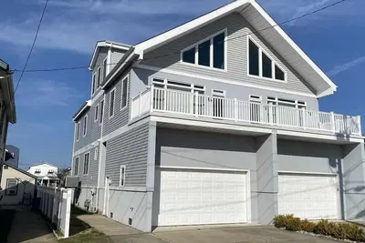 Image de Large 4 Bedroom Townhome