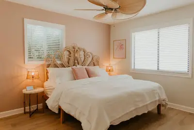 Image de Luxury Villa, 3 Blocks from the Beach with Pool, Fire Pit and Outdoor Oasis