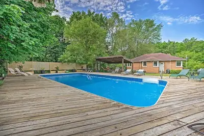 Image de Lake Michigan Hideaway: Pool, Steps to Beach!