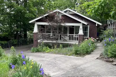 Image de The \"Little House on the Hill\"- Near Downtown Fayetteville and the U of A