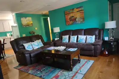 Image de New 4 bedroom Cape house 9 mins to the beach!
