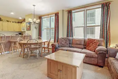 Image de Mountain Home w\/Balcony, Pool Views, Shared Pool, Hot Tub, Free WiFi, Fireplace