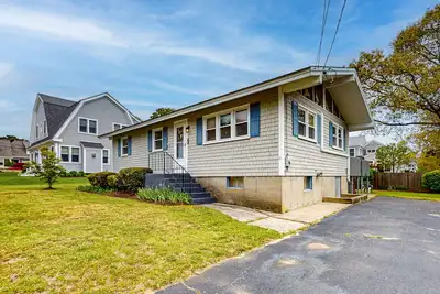 Image de Family-Friendly Home w/Furnished Deck, Gas Grill, Free WiFi, Wash, Beach Access