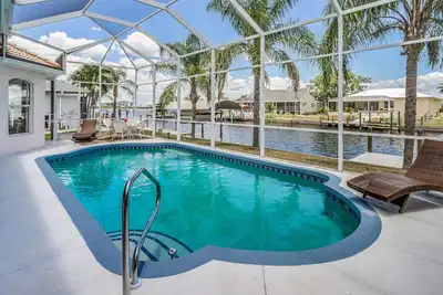 Image de Waterfront Oasis W/ Private Pool, Dock, Fast WiFi & Ideal Location - Dogs Ok