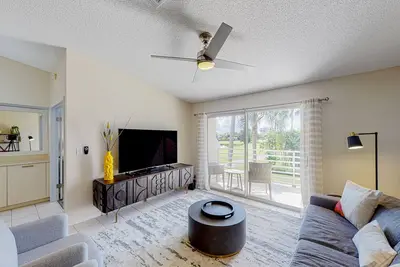 Image de 2nd-Floor Condo Overlooking Country Club Greens w/Free WiFi, Ac, and Shared Pool