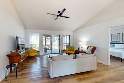 Image de Bayfront home with Gulf views & deck with private swim spa - dog-friendly