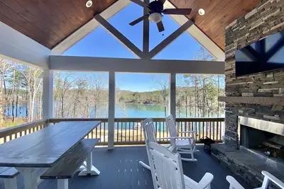 Image de Amazing Mid Lake Keowee Location and Cove.