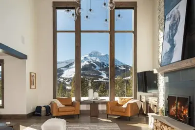 Image de New Modern Luxury Home, Hot Tub, Peloton, Ski-in/Ski-out access, Lone Peak View, 7 Bedrooms