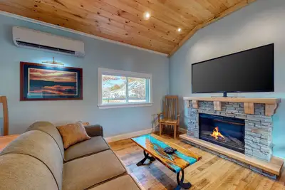 Image de Dog-friendly home with kitchenette - walk to the beach & dining