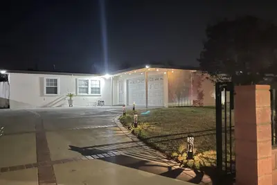 Image de Entire Newly Renovated House in North Pomona