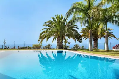 Image de Villa \"Pueblo Don Thomas\" avec vue sur les montagnes, Wifi, piscine, jardin et terrasse.