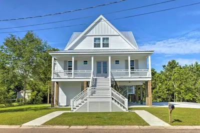 Image de Coastal Waveland House 1/2 Block to Pub Beach