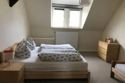 Image de GroĂźe Ferienwohnung fĂĽr 4 Personen