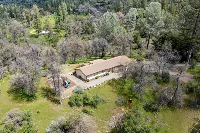 Image de Scenic Serenity 50 acres/hot tub/game room