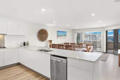 Image de Villa Serene 3, 6-10 Market Street - Surfside Apartments WiFi, water views, Air Con, Pool