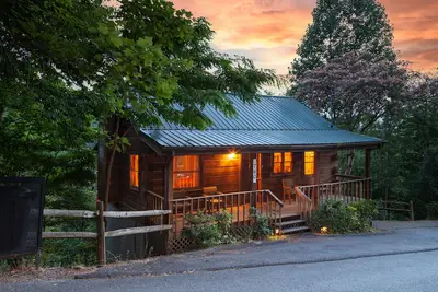 Image de Brambleberry Cottage – Hot Tub, Bunks & Game Room Fun