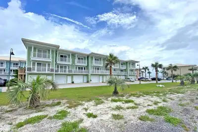 Image de Stunning Townhouse on Little Sabine Bay - kayaks & paddleboards provided!