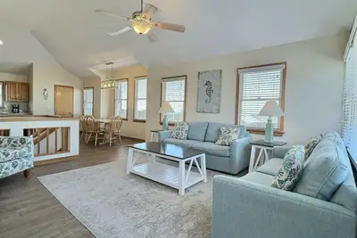 Image de Sea Horse- Oceanside- Only a short Walk to Beach- Community Pool & Spa