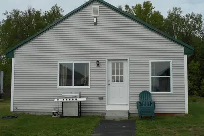 Image de Post and beam cabin with queen size and bunk