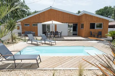 Image de Superbe villa avec piscine, spa et boulodrome sur Cassy, Ă 3 mn d'Andernos