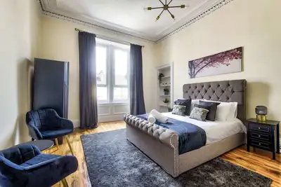 Image de Stunning 5 bedroom apt, close to city centre, Sec, Hydro and motorway
