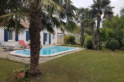 Image de La Rochelle-Chatelaillon, Propriété avec Piscine Chauffée, Jardin Arboré de 400m²