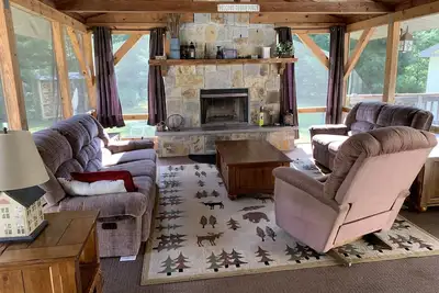 Image de Promo Family & pet friendly house in forest, fast Wi-Fi, 5min to Castle Rock Lake