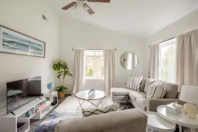 Image de Trendy Home + 39th St/Ku Med + FirePit + LongStays