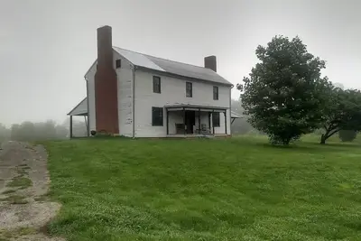 Image de Historic farmstead, private access to the Green River
