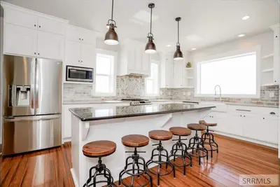 Image de Beautiful custom home overlooking the Snake River valley
