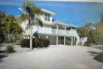 Image de Vacation home within walking distance to Bowman Beach