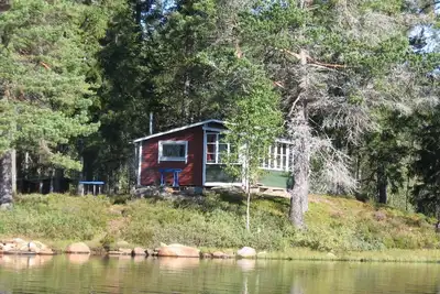Image de Kleines, Sehr Einfaches Haus mit Traumlage Direkt am Stöpsjön bei Torsby