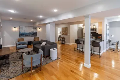 Image de 3 Beautiful Bedrooms and Open Living Area on Thames Street