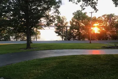 Image de Fully Furnished Seneca Lake Lakefront Rental