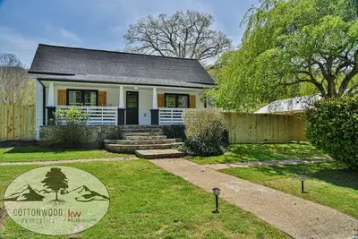 Image de The Spruce House - Water and Power are On - Cottonwood Properties