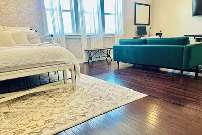 Image de Spacious, modern studio located just south of beautiful Franklin, Tn