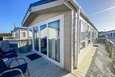 Image de Beautiful caravan at Seaview Holiday Park in Kent ref 47028pb