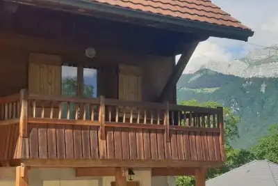 Image de Appartement atypique à proximité du lac (à 3 mns), des montagnes et des stations