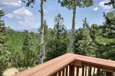Image de Mountain Cabin with Multi-level Decks, Views, Hot Tub, Family Memories Made Here