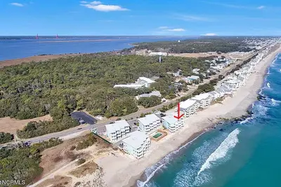 Image de Oceanfront- Top Floor- Sleeps 6
