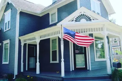 Image de Riverwalk Retreat on Main. Spacious updated Victorian Home in the heart of Niles