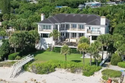 Image de Rare private beachfront estate on Gulf of Mexico.