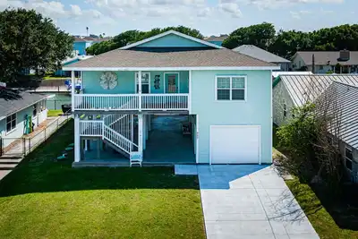 Image de Texas Riviera Canal Waterfront Home - Perfect Beach & Fishing Getaway Location