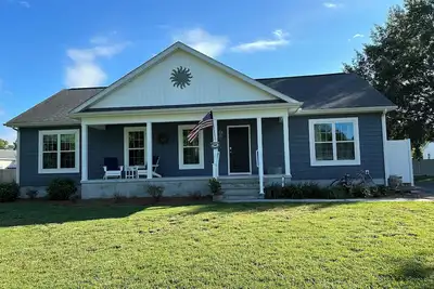 Image de New, Open Concept Home 3 Miles from Bethany Beach