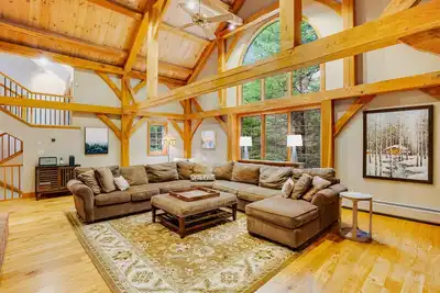 Image de Tree-lined lodge with deck, fireplaces, porch, game room, & fast WiFi