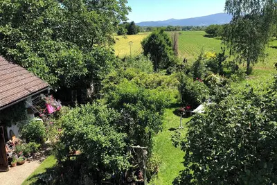 Image de Appartement \"Haus Schwarzwaldblick\" avec vue sur les montagnes, Wi-Fi et balcon