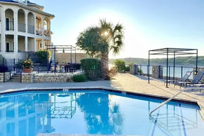 Image de Peaceful Getaway at Island of Lake Travis- Beautifully decorated- Huge patio!